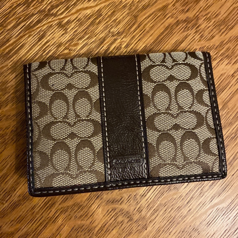 Coach Id Wallet In Signature Canvas - Small Card Wallet in Mahogany/Khaki/Silver